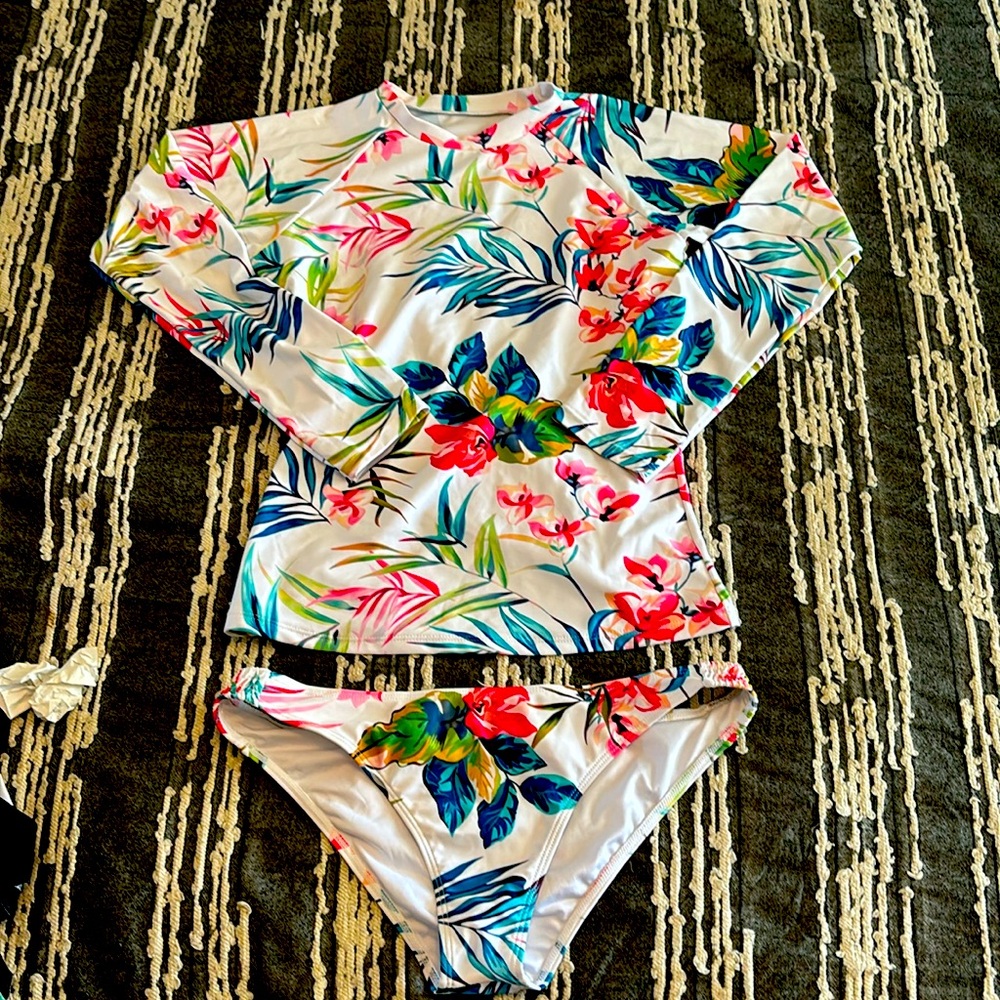 Women’s swimsuit/rash guard